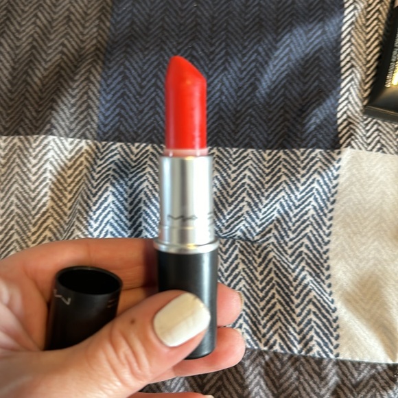 MAC Lipstick - Lady Danger - Picture 3 of 3